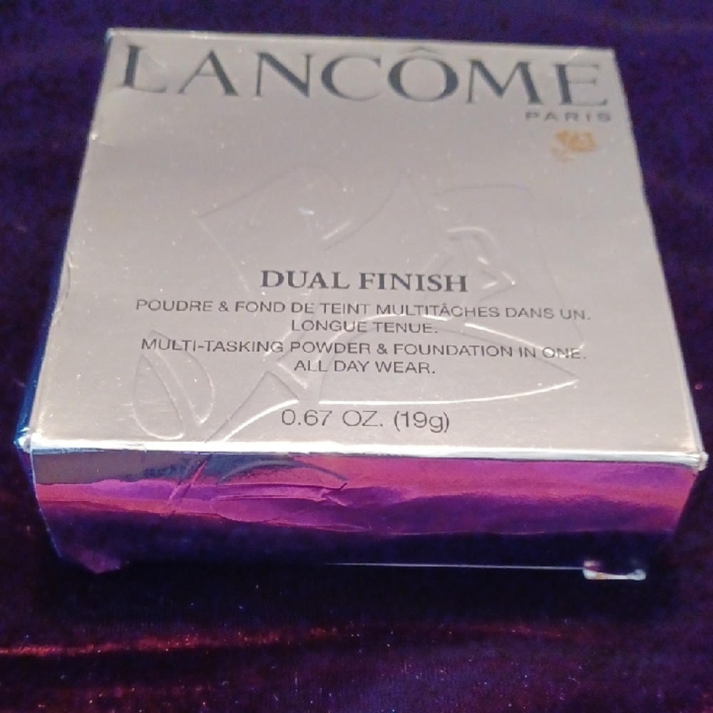 Lancome Dual Finish Foundation - Silver Packaging